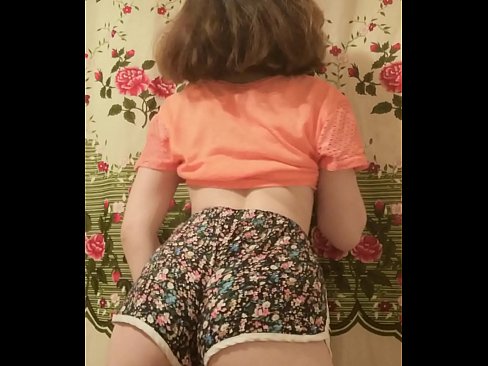 ❤️ Giovane pupa sexy fa uno striptease riprendendo i suoi pantaloncini alla telecamera ❌ Video di sessoal it.pornburst.ru ❌️❤