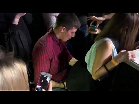 ❤️ Sesso reale in un nightclub russo. Ragazza russa di 18 anni nell'ano e nella vagina scopata in un nightclub ❌ Video di sessoal it.pornburst.ru ❌️❤